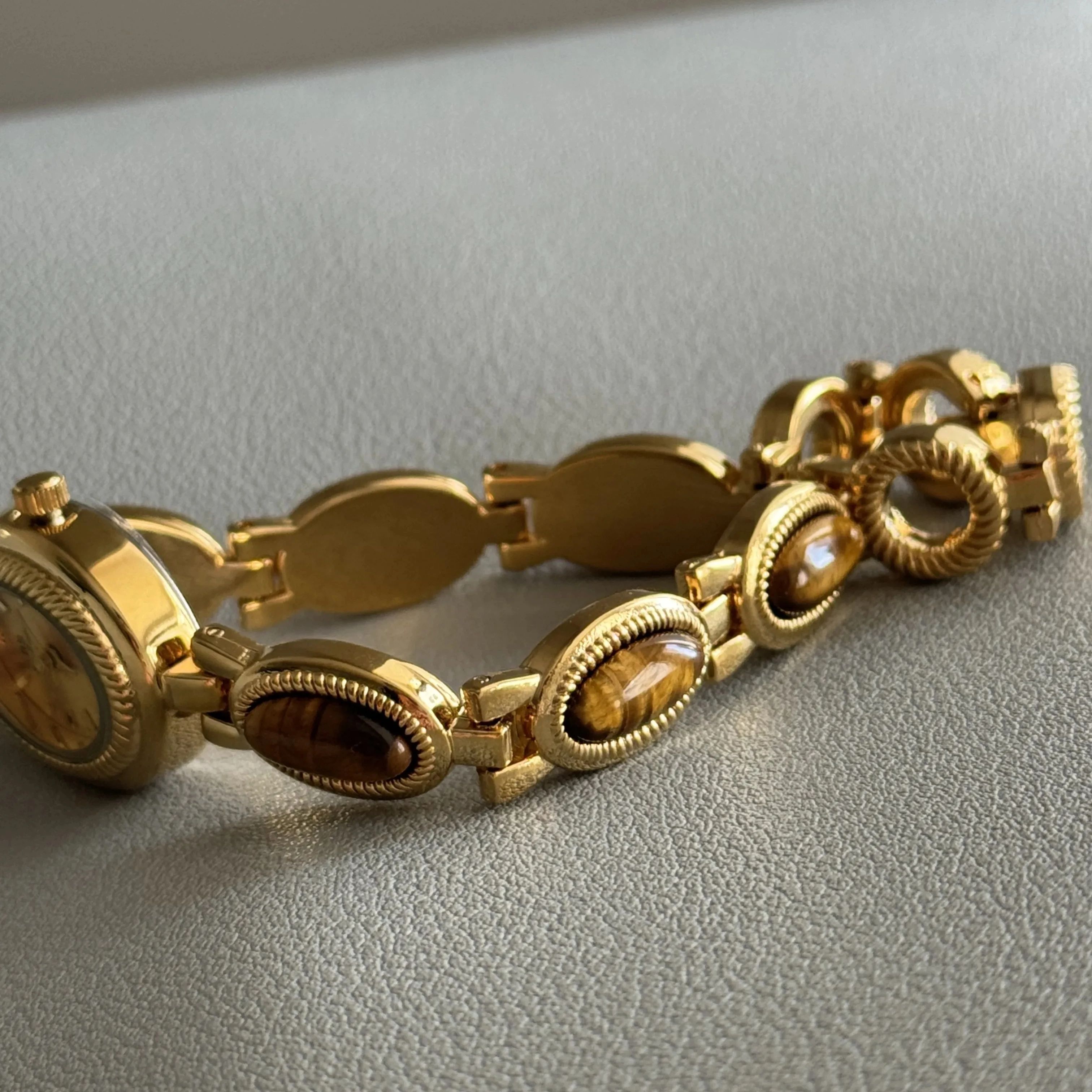 NEW Golden Retro Womanes' Watc - Jewels In Quartz Watches recensione e prezzo